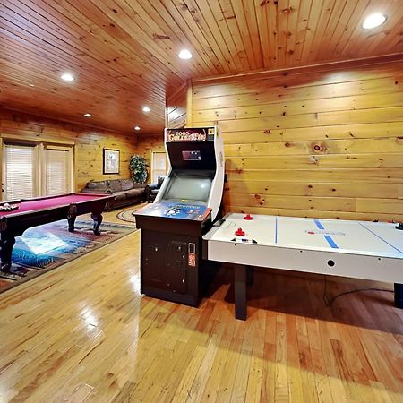 The Great Escape Ii, 5 Bedrooms, Sleeps 17, Game Room, Pool Access, Theater Gatlinburg Exterior foto