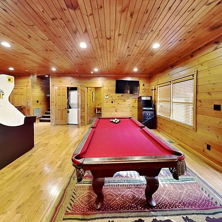 The Great Escape Ii, 5 Bedrooms, Sleeps 17, Game Room, Pool Access, Theater Gatlinburg Exterior foto