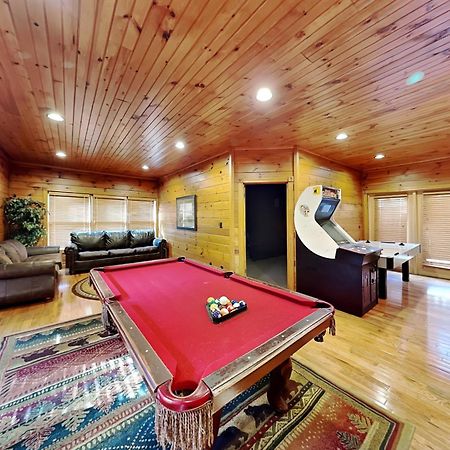 The Great Escape Ii, 5 Bedrooms, Sleeps 17, Game Room, Pool Access, Theater Gatlinburg Exterior foto