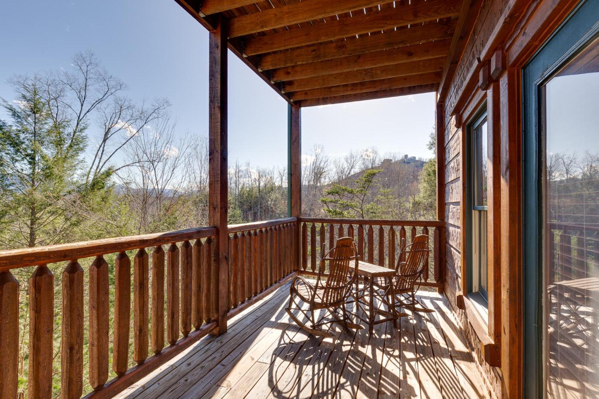 The Great Escape Ii, 5 Bedrooms, Sleeps 17, Game Room, Pool Access, Theater Gatlinburg Exterior foto